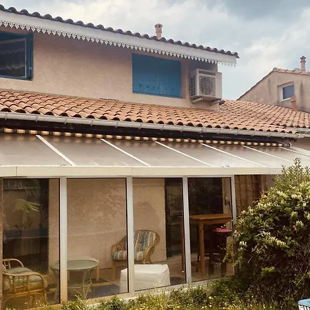 Spacious 100m House In *
