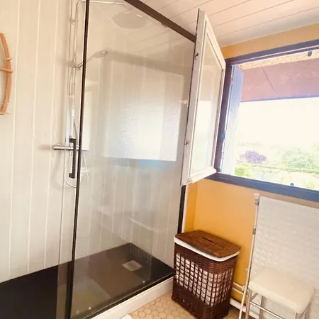 Spacious 100m House In *