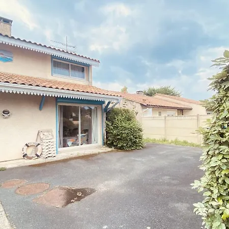 Spacious 100m House In *