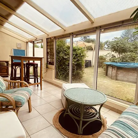 Vakantiehuis Spacious 100m House In *